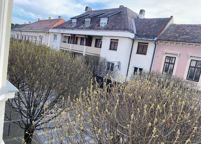 Kastély *